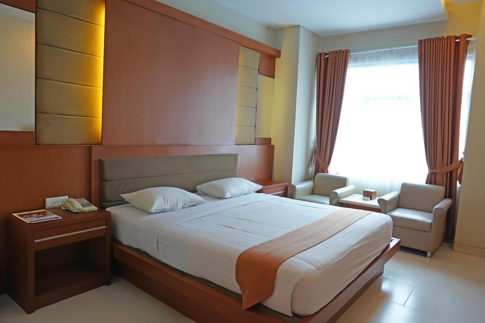 Arinas Hotel Bandar Lampung Exterior photo